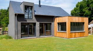 Média réf. 261 (72/110): Maisons E.R.M.I. : photo d'une maison individuelle sur mesure